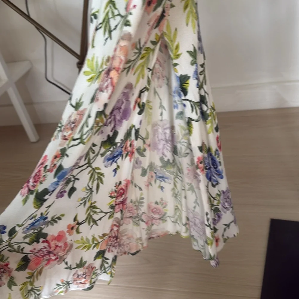 Alice and Olivia
Harmony Floral Maxi Slip Dress size 2 - Picture 6 of 9